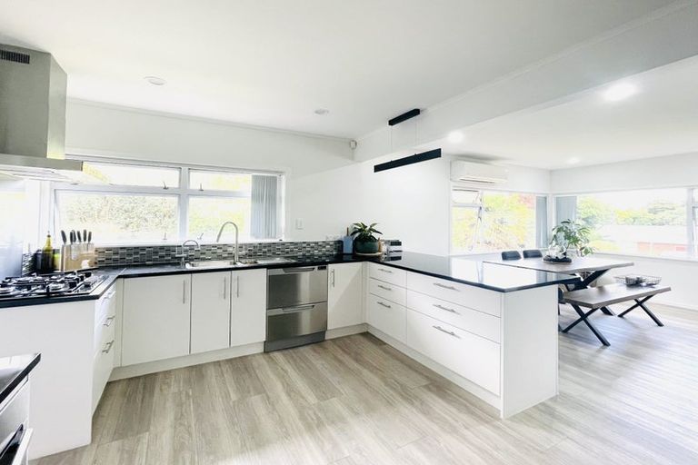 Photo of property in 5 Freshney Place, Hillpark, Auckland, 2102