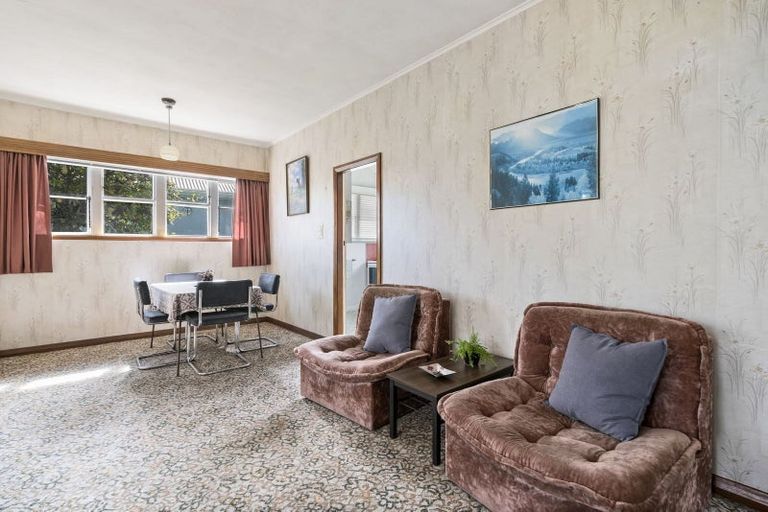 Photo of property in 2 Leveson Street, Strathmore Park, Wellington, 6022