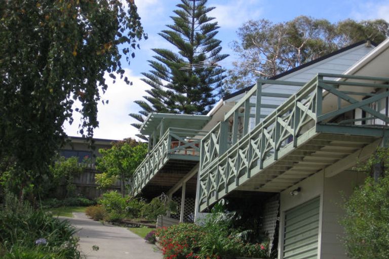 Photo of property in 2/9 Valhalla Drive, Beach Haven, Auckland, 0626