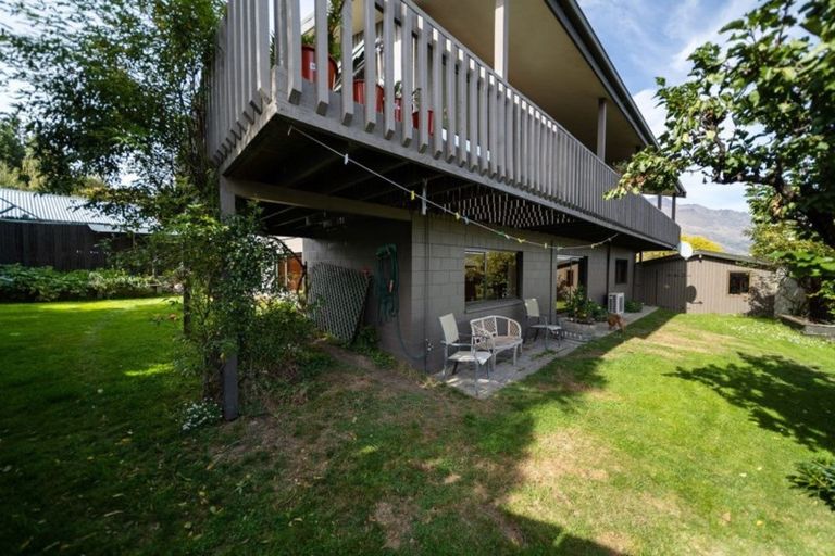Photo of property in 18 Poplar Drive, Kelvin Heights, Queenstown, 9300