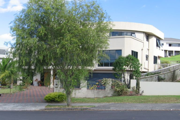 Photo of property in 16 Belleaire Court, West Harbour, Auckland, 0618