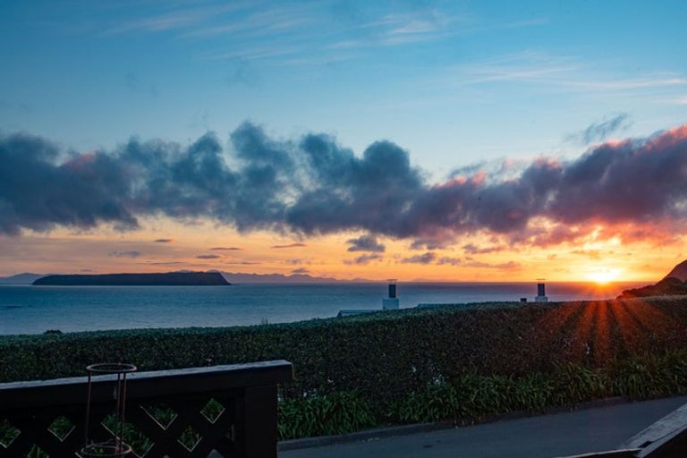 Photo of property in 64 Motuhara Road, Plimmerton, Porirua, 5026