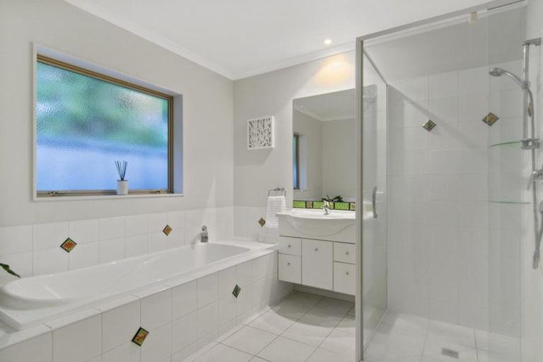 Photo of property in 18 St Clair Place, Browns Bay, Auckland, 0630