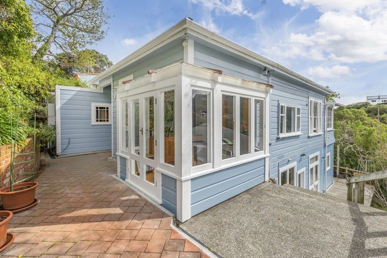 Photo of property in 36 Sutherland Crescent, Melrose, Wellington, 6023