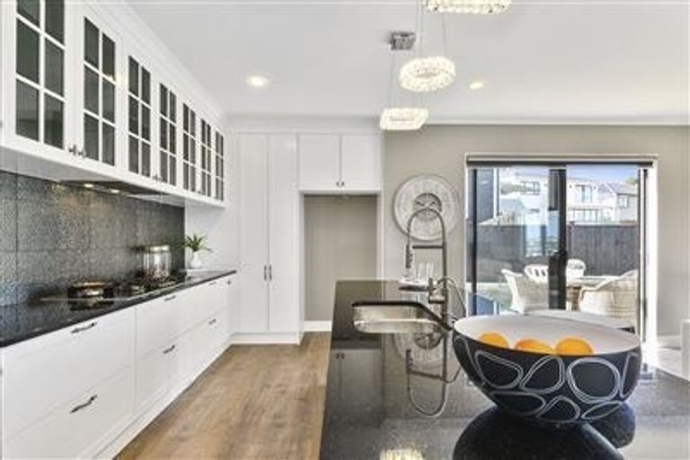 Photo of property in 5 Taraire Place, Orewa, 0931