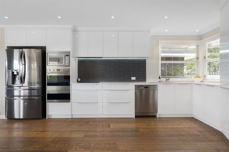 Photo of property in 72 Hanham Road, Kumeu, 0891