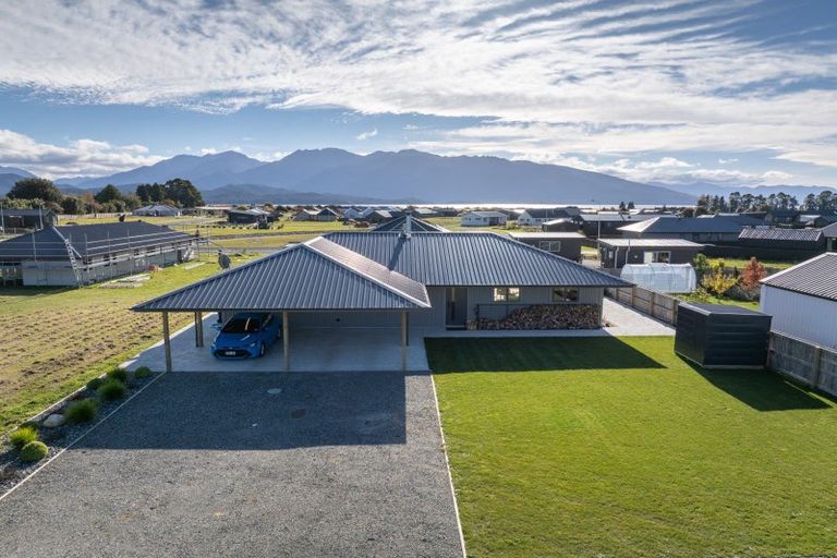 Photo of property in 22 Marakura Drive, Te Anau, 9600