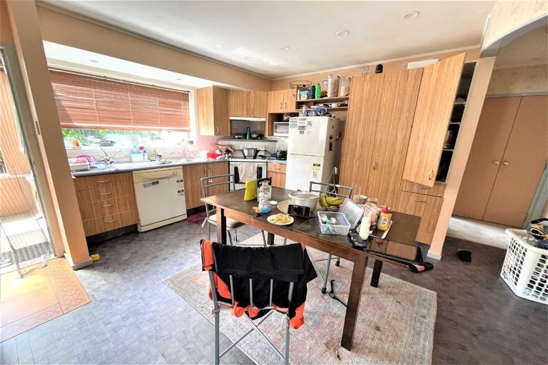 Photo of property in 69 Chilcott Road, Henderson, Auckland, 0612