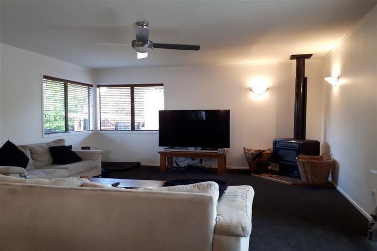 Photo of property in 5 West Harbour Drive, West Harbour, Auckland, 0618