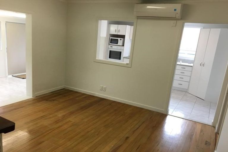 Photo of property in 2/41 Alfriston Road, Manurewa East, Auckland, 2102