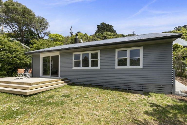 Photo of property in 138 Miromiro Road, Normandale, Lower Hutt, 5010