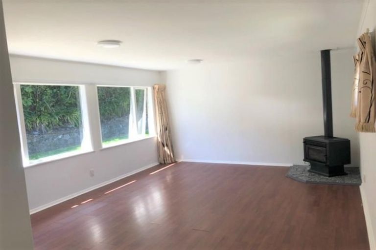 Photo of property in 142 Parkvale Road, Karori, Wellington, 6012