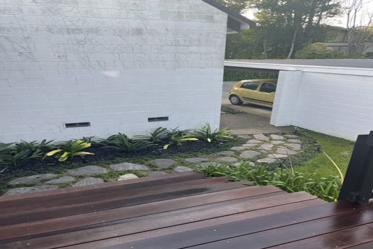 Photo of property in 2/41 Ravenwood Drive, Forrest Hill, Auckland, 0620