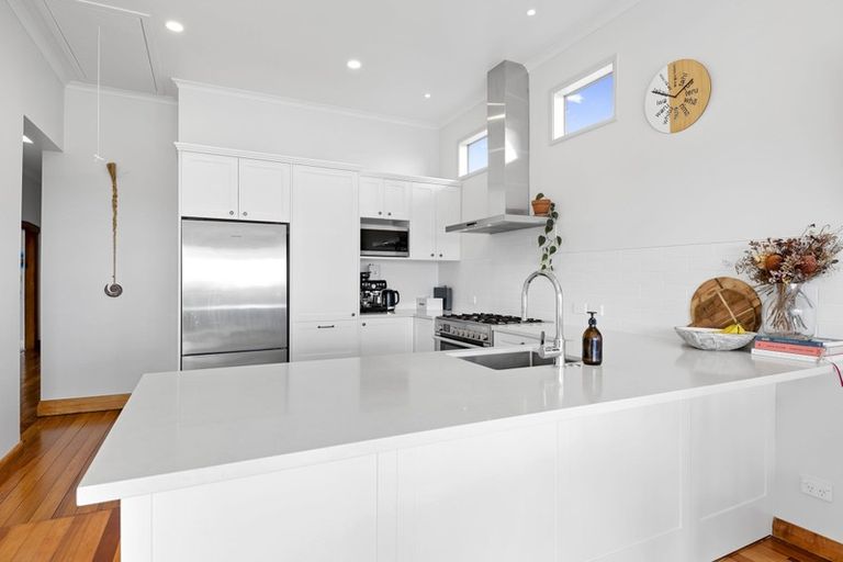 Photo of property in 18 Dorset Avenue, Westown, New Plymouth, 4310