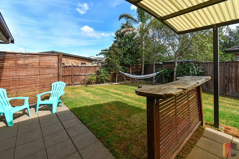 Photo of property in 13 Girvan Terrace, Wattle Downs, Auckland, 2103