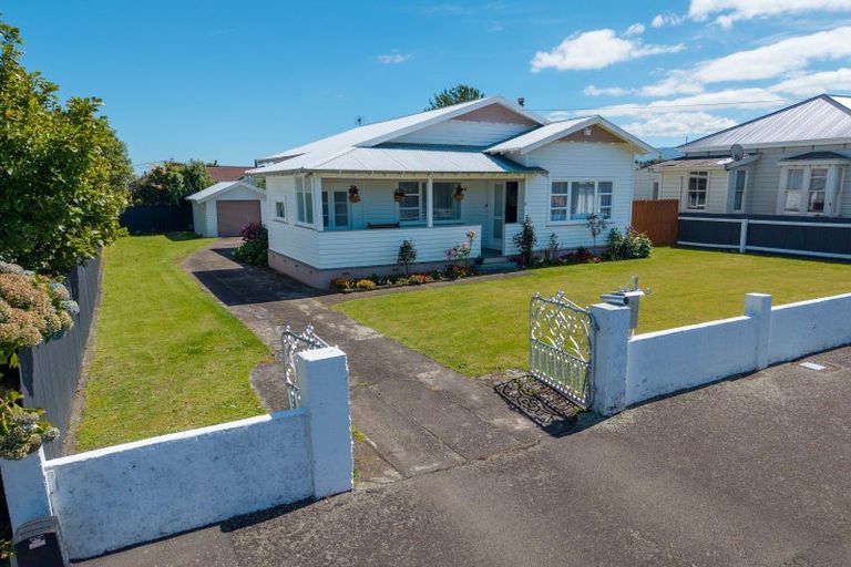 Photo of property in 15 Albert Street, Dannevirke, 4930
