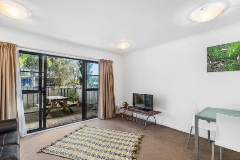 Photo of property in 24/8 Carolina Place, Albany, Auckland, 0632