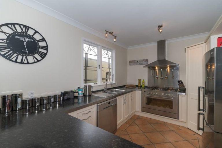 Photo of property in 31 Winston Avenue, Hokowhitu, Palmerston North, 4410