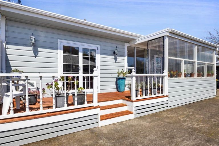 Photo of property in 30 Kahikatea Street, Inglewood, 4330