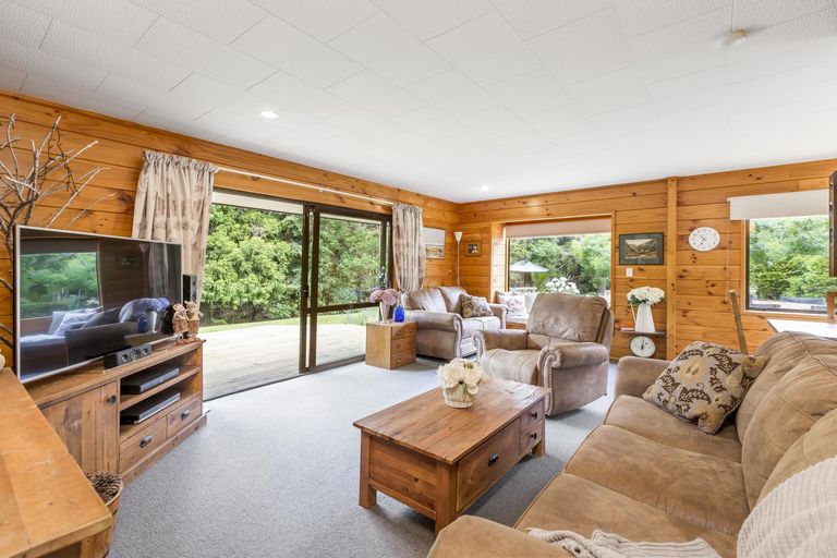 Photo of property in 1074 Peak Road, Helensville, 0875