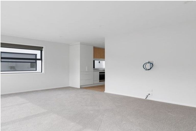 Photo of property in 2/78 Sandwich Road, Saint Andrews, Hamilton, 3200