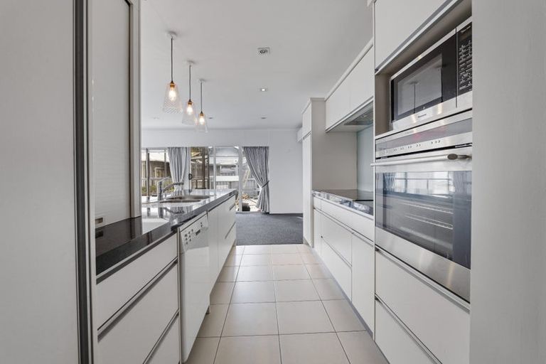 Photo of property in 75 Belt Road, New Plymouth, 4310