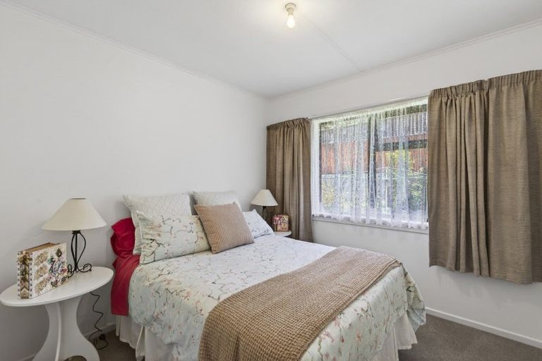 Photo of property in 32 Beaumont Crescent, Frankleigh Park, New Plymouth, 4310