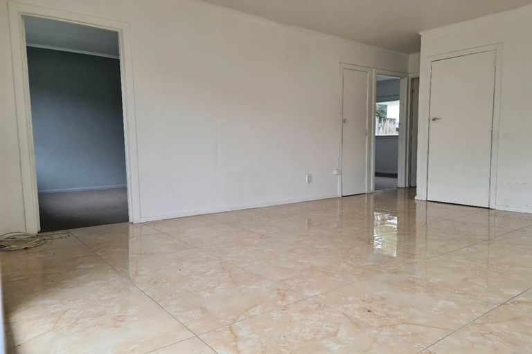 Photo of property in 12 Kaponga Crescent, New Lynn, Auckland, 0600