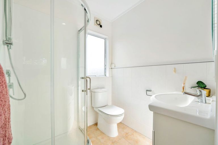 Photo of property in 3/433a East Coast Road, Mairangi Bay, Auckland, 0630