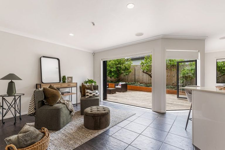 Photo of property in 7 Landmark Drive, Te Atatu Peninsula, Auckland, 0610