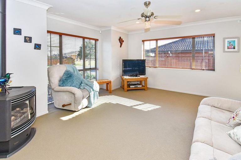Photo of property in 217 Carnoustie Drive, Wattle Downs, Auckland, 2103
