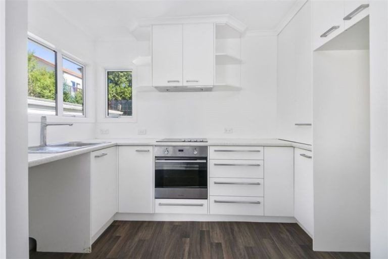 Photo of property in 1/23 View Road, Henderson, Auckland, 0612