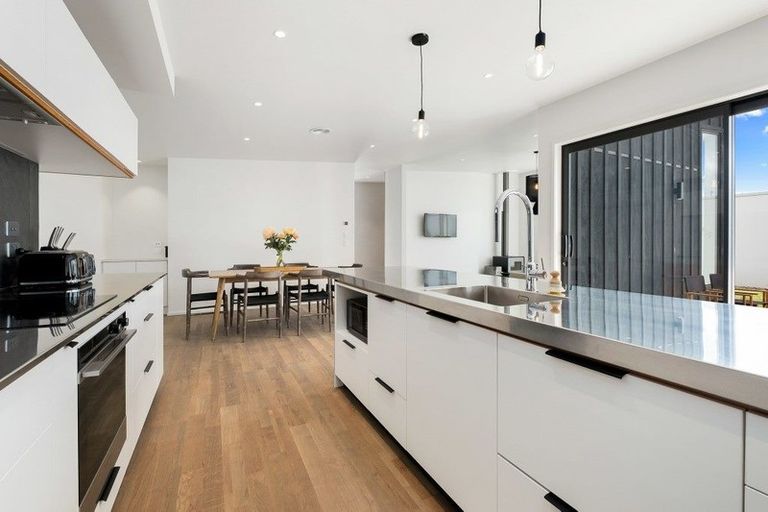 Photo of property in 15 Stackbrae Avenue, Wanaka, 9305