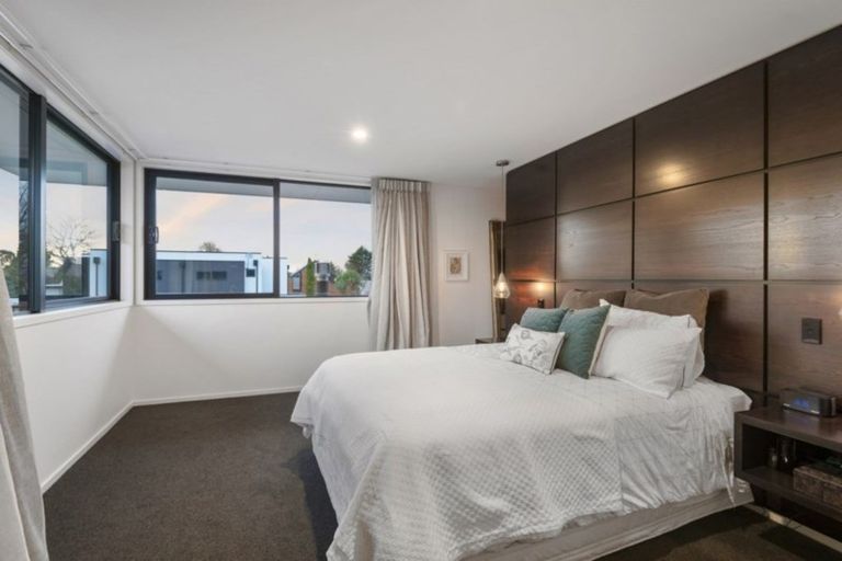 Photo of property in 64 Clyde Road, Ilam, Christchurch, 8041