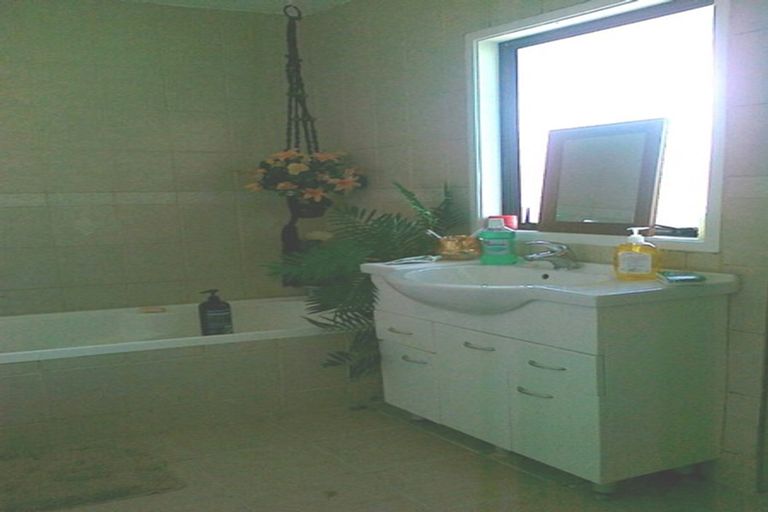 Photo of property in 57 Holmes Drive South, Massey, Auckland, 0614