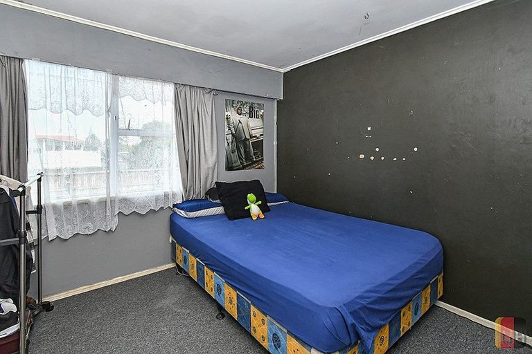 Photo of property in 37 Gainsborough Street, Manurewa, Auckland, 2102