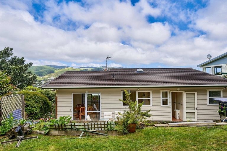 Photo of property in 10 Katarina Grove, Tawa, Wellington, 5028