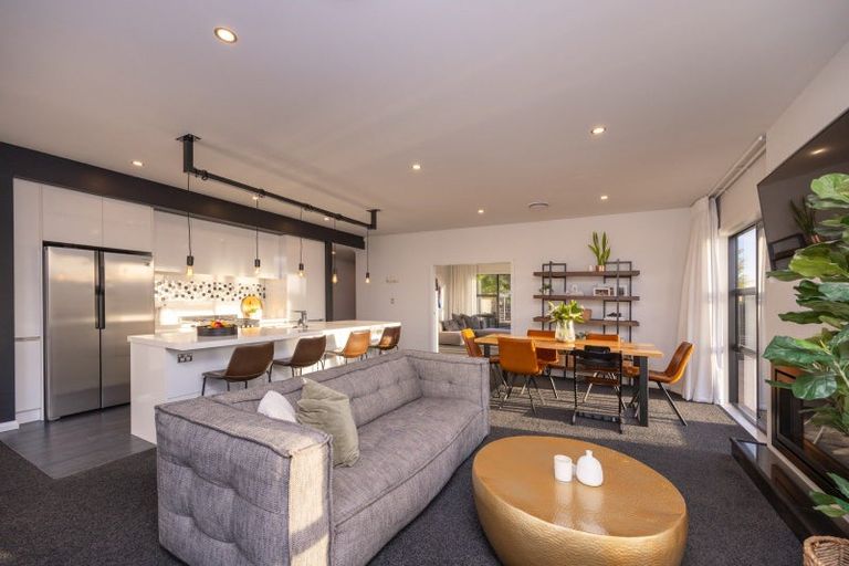 Photo of property in 14 Monaco Grove, Fitzherbert, Palmerston North, 4410