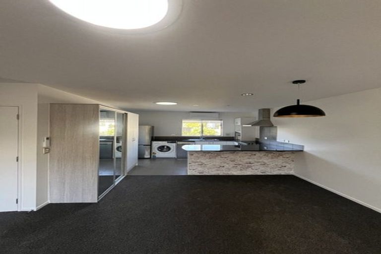 Photo of property in 2/48a Taharoto Road, Takapuna, Auckland, 0622