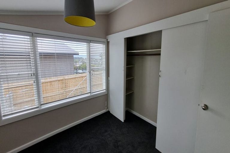 Photo of property in 124 Browns Bay Road, Rothesay Bay, Auckland, 0630
