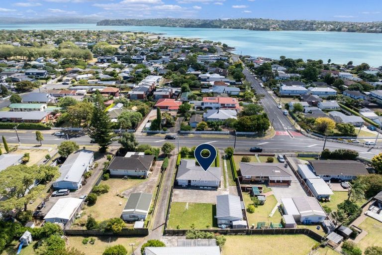 Photo of property in 5 Wallace Road, Mangere Bridge, Auckland, 2022