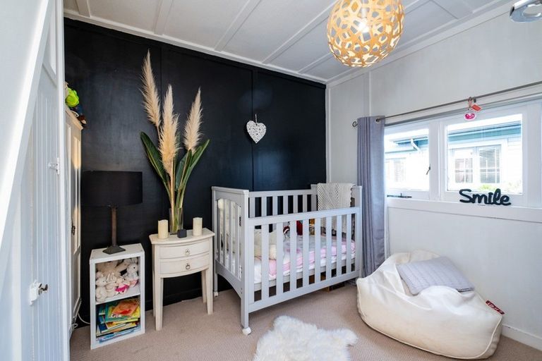 Photo of property in 102 Beach Road, Haumoana, 4102