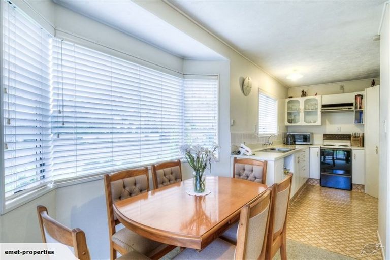 Photo of property in 16 Lannie Place, Greenmeadows, Napier, 4112