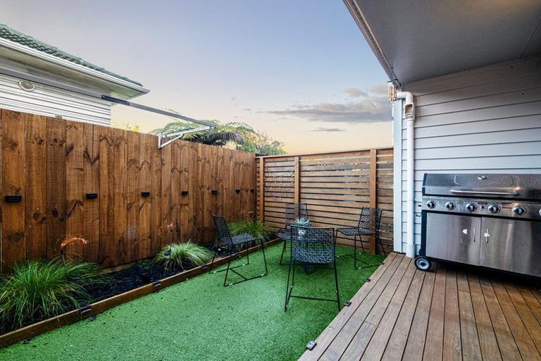 Photo of property in 3/504 Swanson Road, Ranui, Auckland, 0612