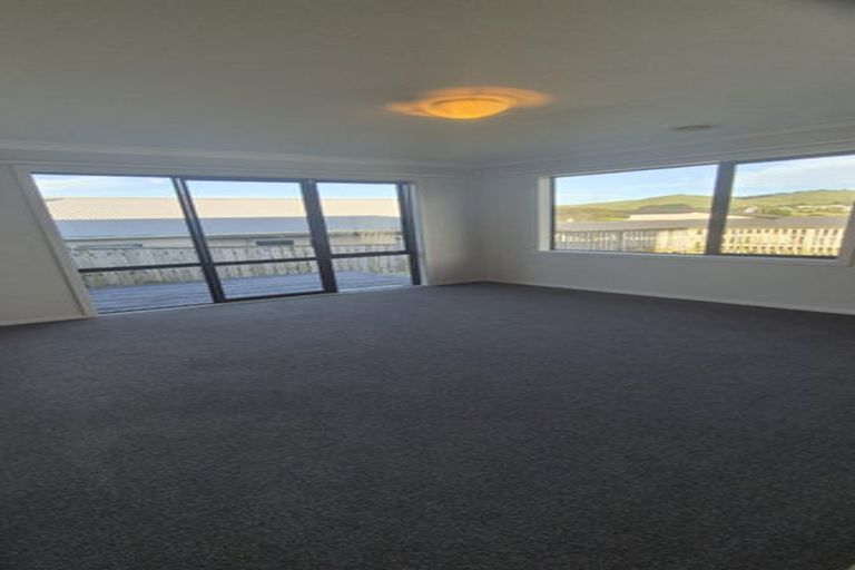 Photo of property in 77 Te Puia Drive, Aotea, Porirua, 5024