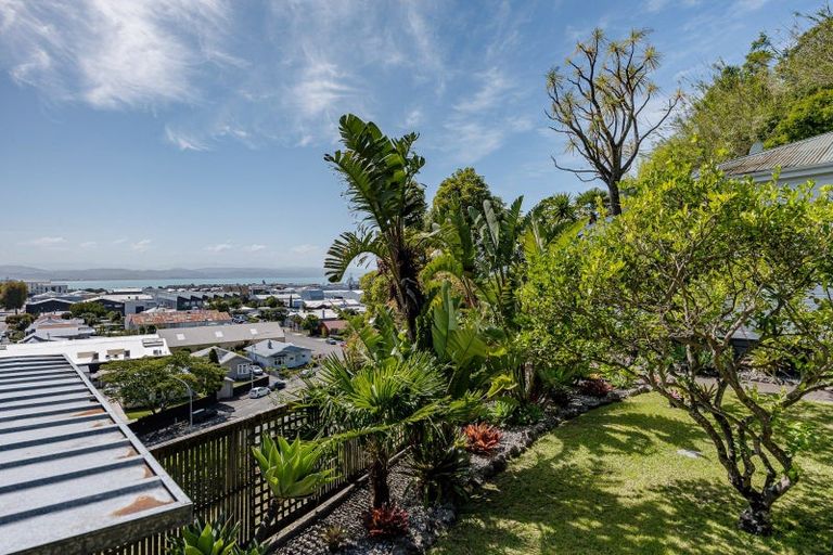 Photo of property in 156 Battery Road, Hospital Hill, Napier, 4110
