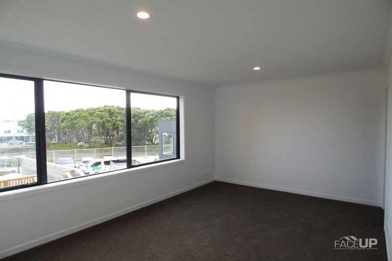 Photo of property in 5 Hudson Bay Road, Hobsonville, Auckland, 0616