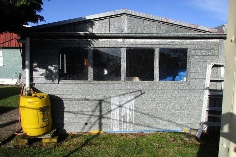 Photo of property in 19 Railway Esplanade, East Gore, Gore, 9710