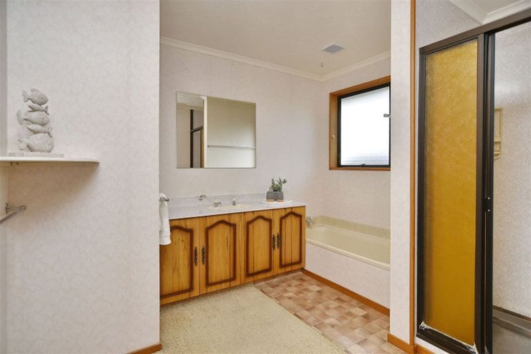 Photo of property in 154 Royal Park Drive, Parklands, Christchurch, 8083