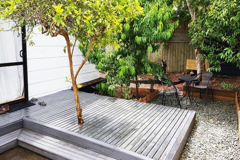 Photo of property in 1/38 Kaipatiki Road, Glenfield, Auckland, 0629